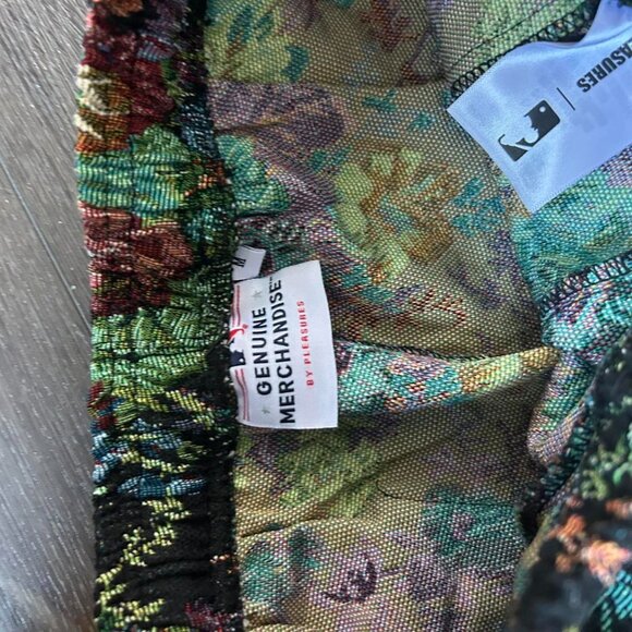 Men's New York Yankees PLEASURES Black Floral Shorts size medium - Picture 8 of 9